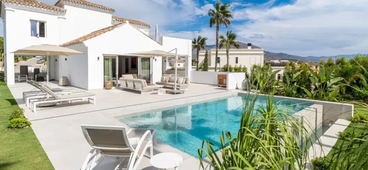 Sale of detached villa in Casares Playa 2