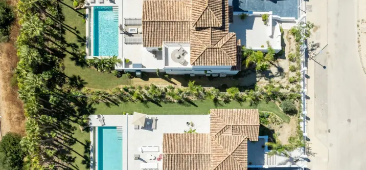 Sale of detached villa in Casares Playa 4