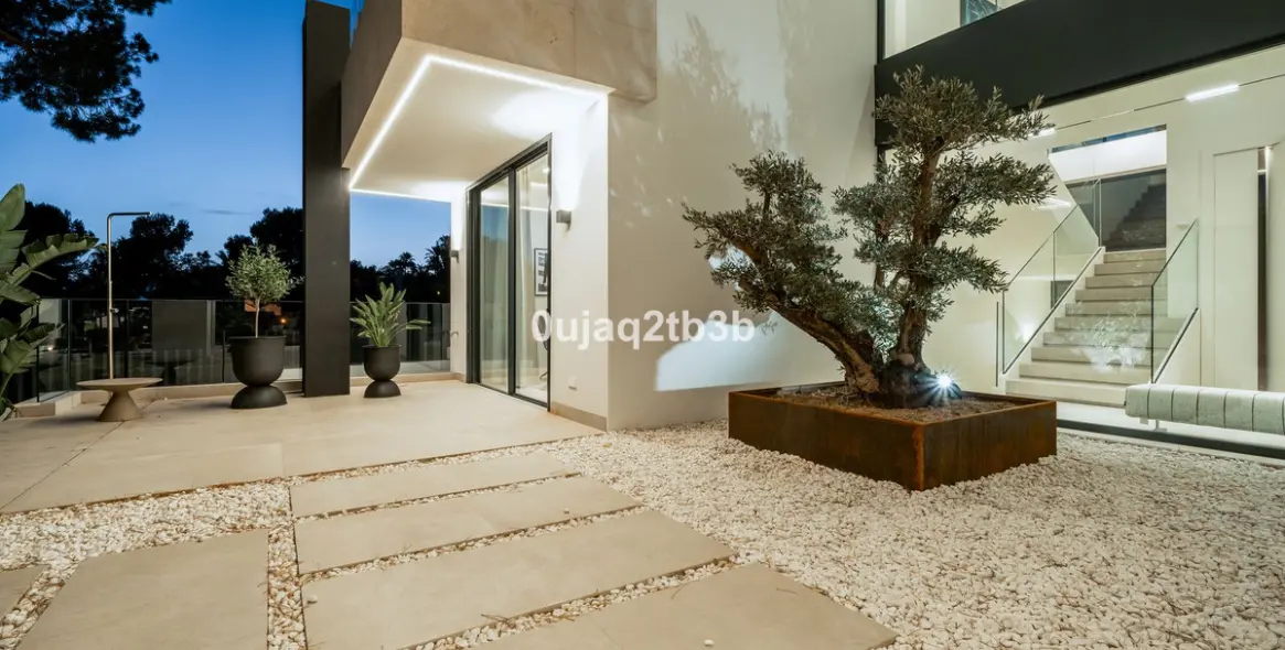 Продажа  отдельно стоящей виллы в Nagüeles 11