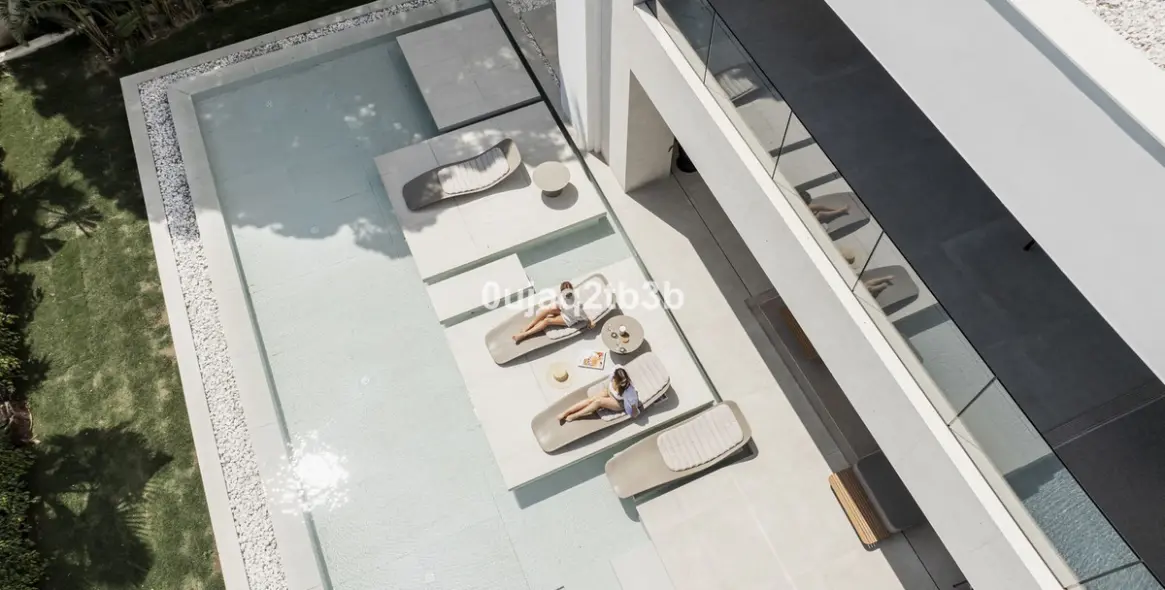 Продажа  отдельно стоящей виллы в Nagüeles 12