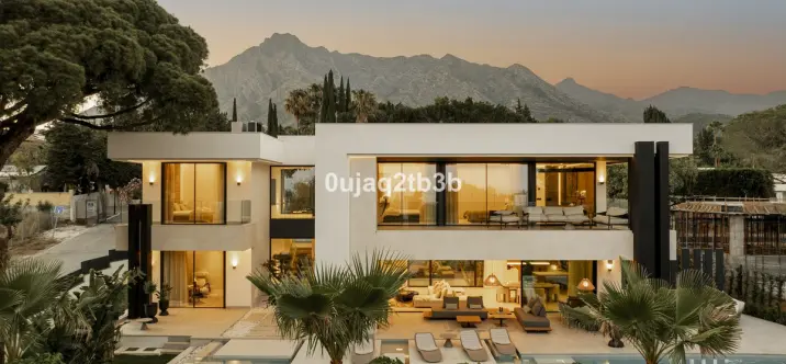 Sale of detached villa in Nagüeles 0