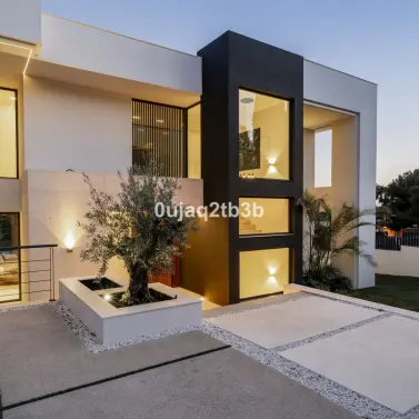 Sale of detached villa in Nagüeles