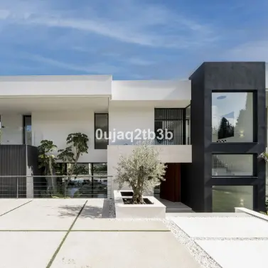 Sale of detached villa in Nagüeles