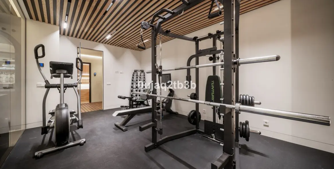 Продажа  отдельно стоящей виллы в Nagüeles 32