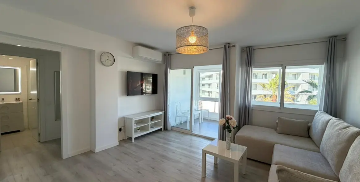 Alquiler a corto plazo de apartamento en planta media en Nueva Andalucía 1