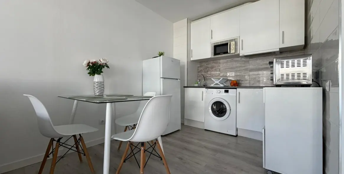 Alquiler a corto plazo de apartamento en planta media en Nueva Andalucía 2