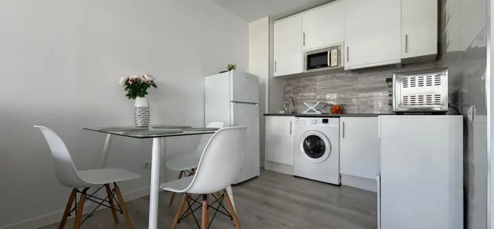 Alquiler a corto plazo de apartamento en planta media en Nueva Andalucía 1