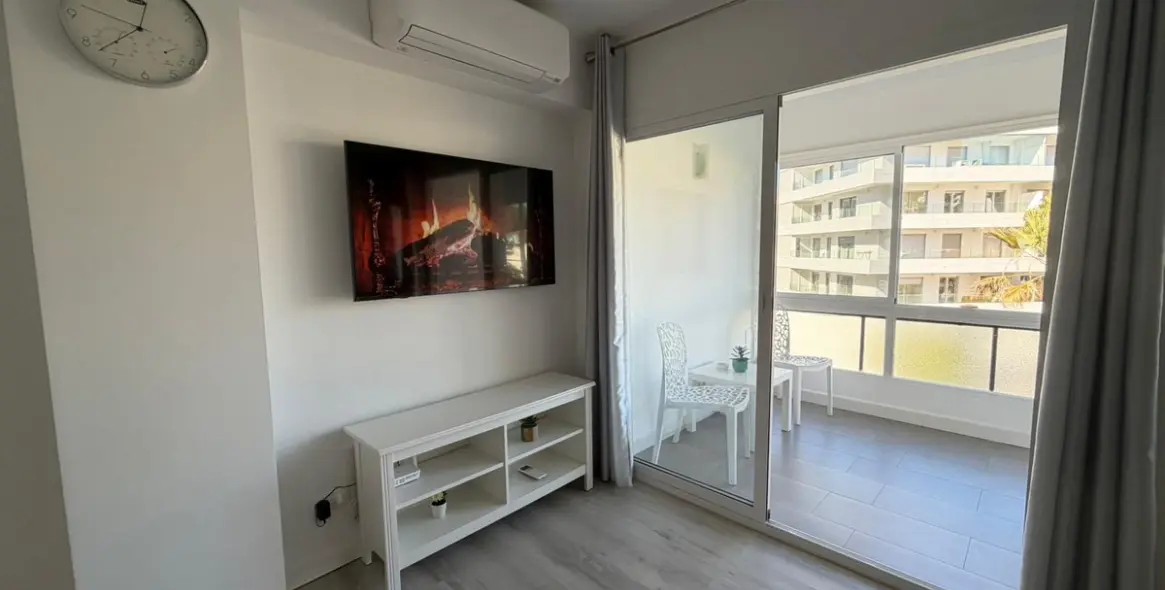 Alquiler a corto plazo de apartamento en planta media en Nueva Andalucía 3