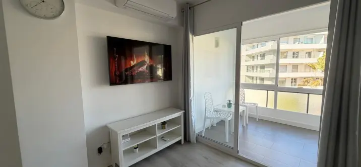 Alquiler a corto plazo de apartamento en planta media en Nueva Andalucía 2