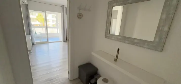 Alquiler a corto plazo de apartamento en planta media en Nueva Andalucía 3