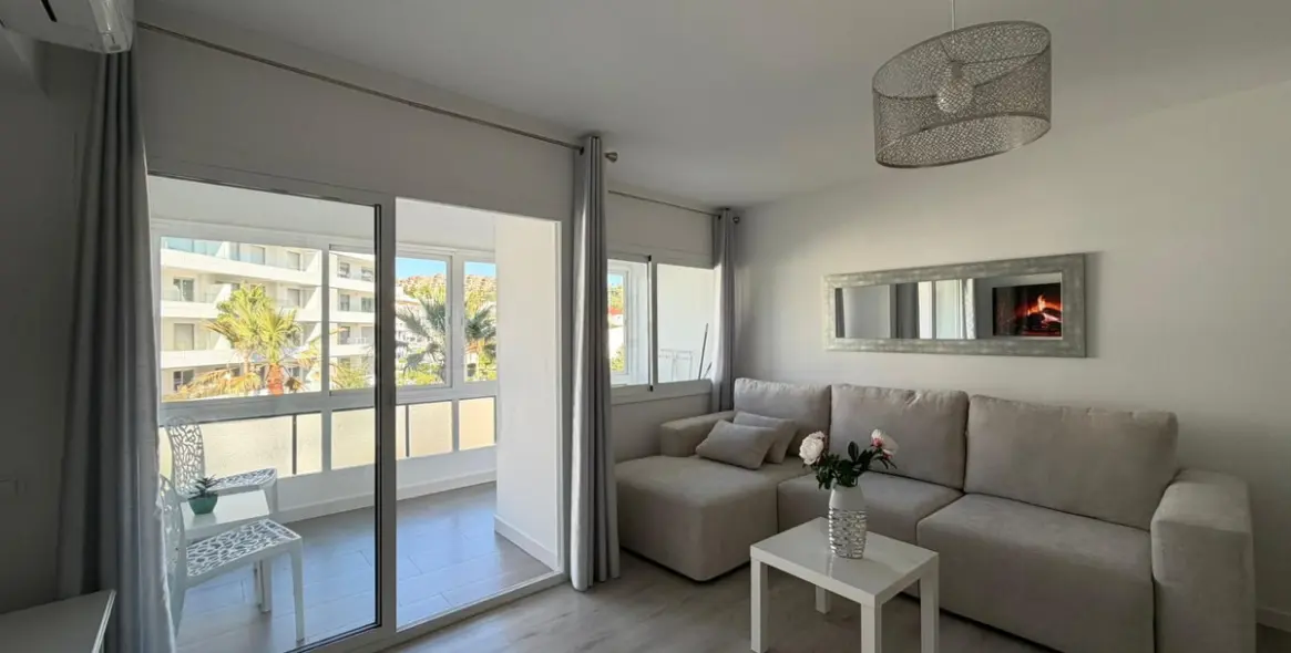 Alquiler a corto plazo de apartamento en planta media en Nueva Andalucía 13