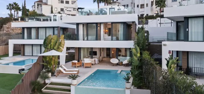 Alquiler a corto plazo de villa independiente en Estepona 1