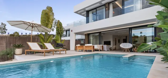 Alquiler a corto plazo de villa independiente en Estepona 2