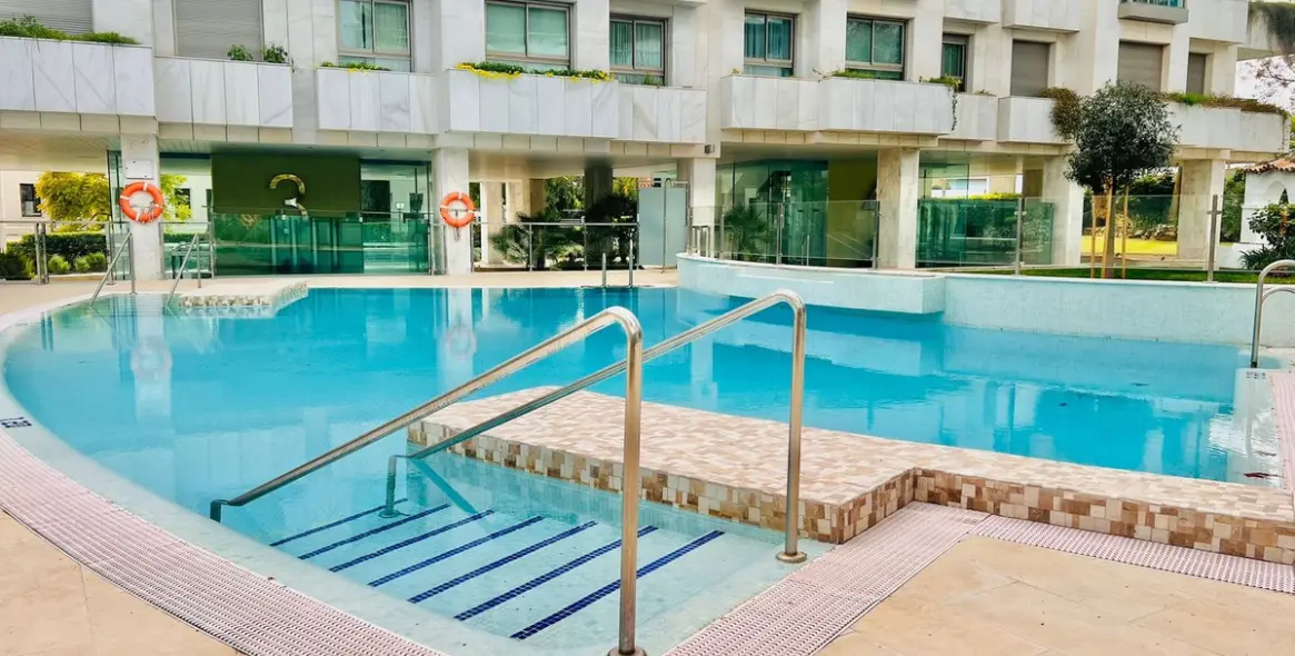 Long-term rent of middle floor apartment in The Golden Mile 1
