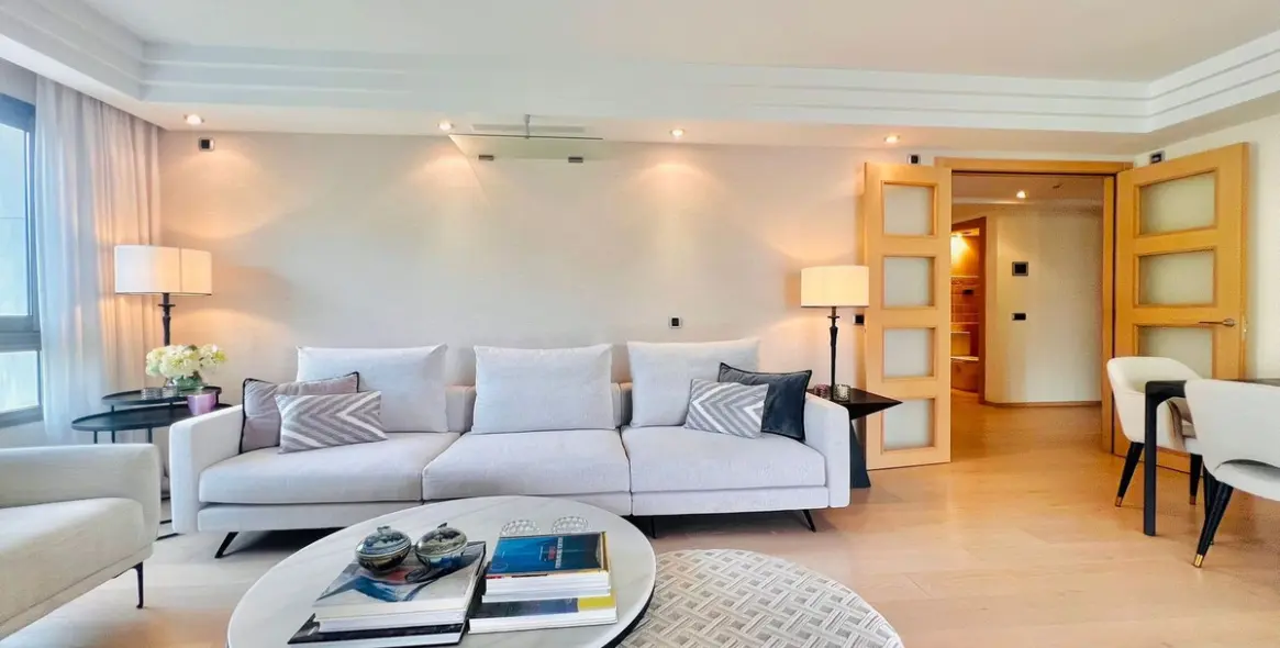 Long-term rent of middle floor apartment in The Golden Mile 4