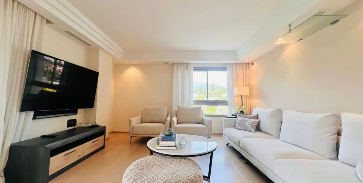 Long-term rent of middle floor apartment in The Golden Mile 6