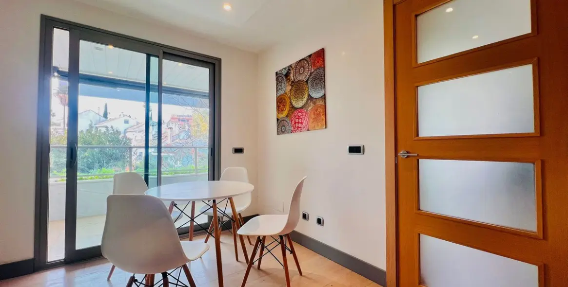 Long-term rent of middle floor apartment in The Golden Mile 13