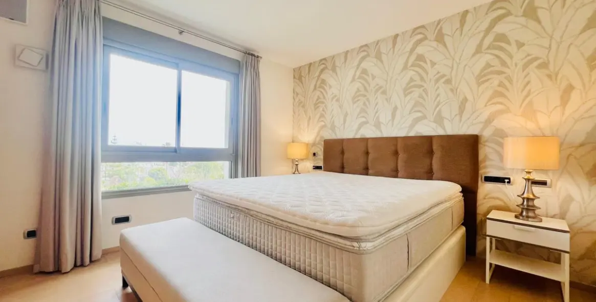 Long-term rent of middle floor apartment in The Golden Mile 14