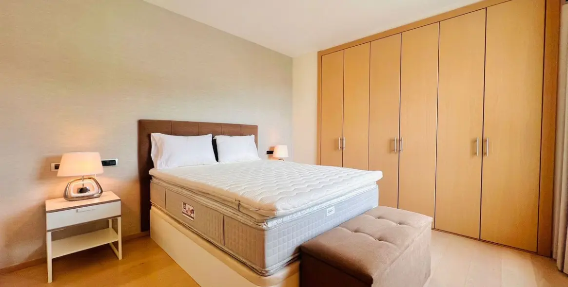 Long-term rent of middle floor apartment in The Golden Mile 16