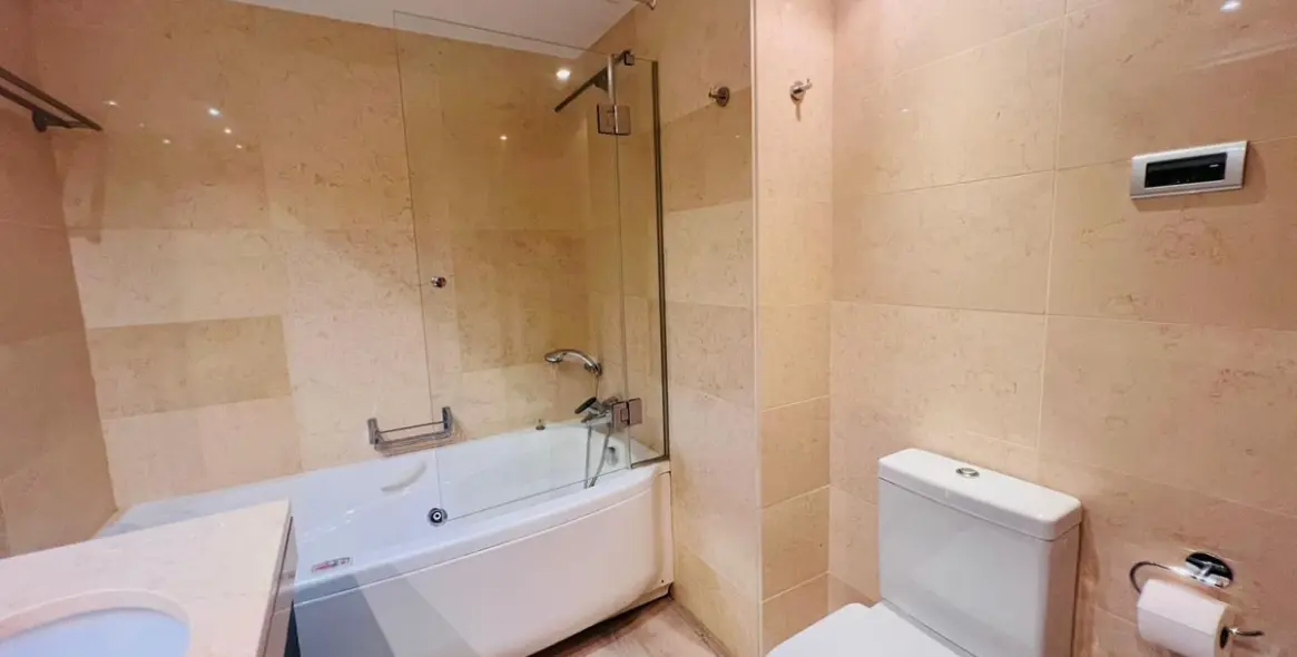 Long-term rent of middle floor apartment in The Golden Mile 20