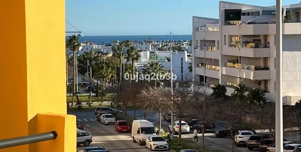 Long-term rent of middle floor apartment in San Pedro de Alcántara 11