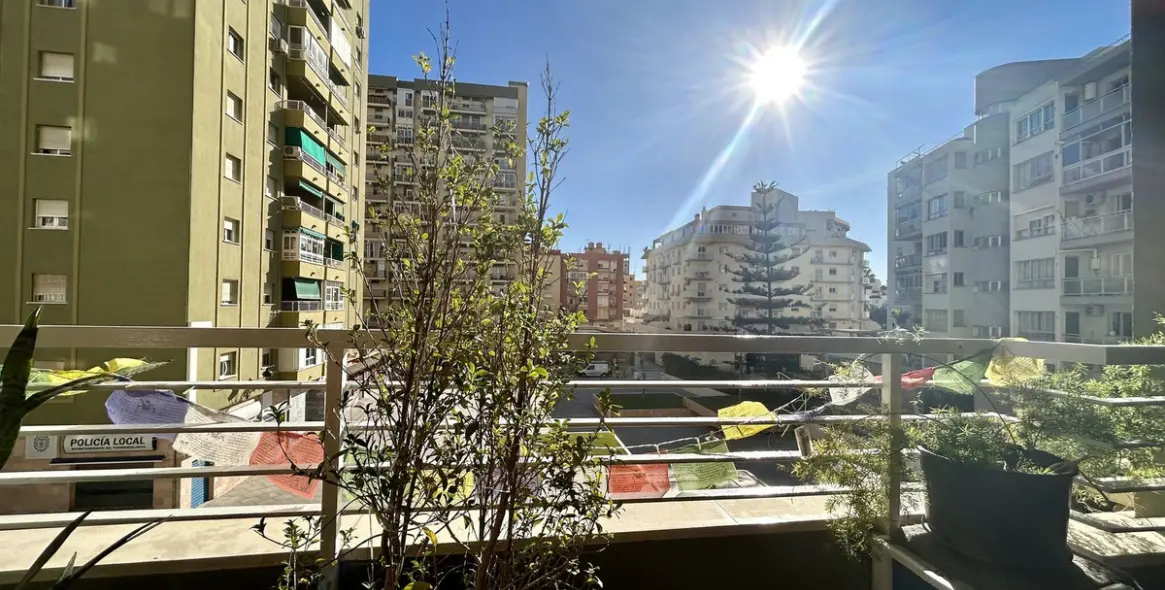 Sale of middle floor apartment in Torremolinos Centro 2