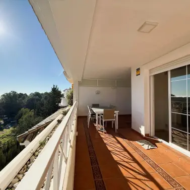 Venta de apartamento en planta media en Río Real