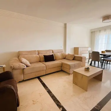 Venta de apartamento en planta media en Río Real