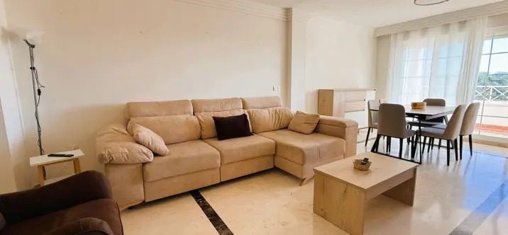 Venta de apartamento en planta media en Río Real 2