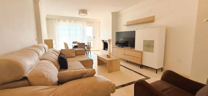 Venta de apartamento en planta media en Río Real 3