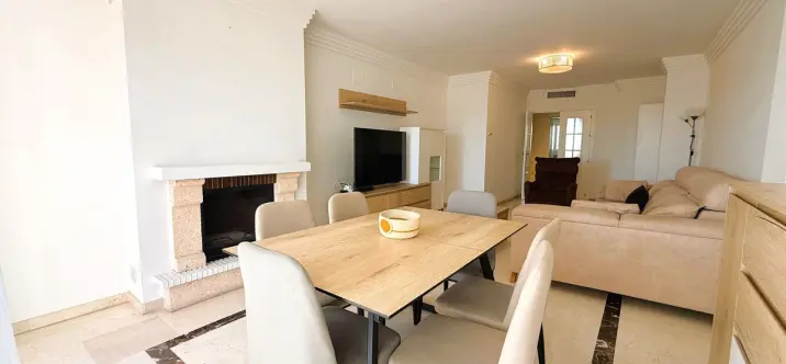 Venta de apartamento en planta media en Río Real 4