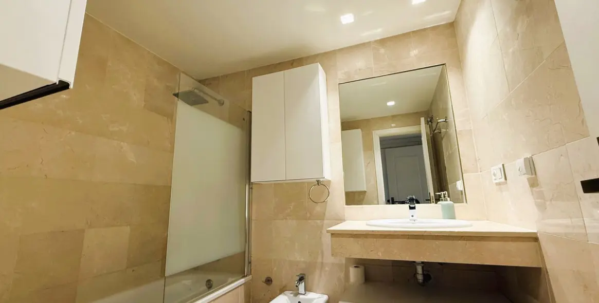 Продажа апартаментов на среднем этаже в Río Real 10