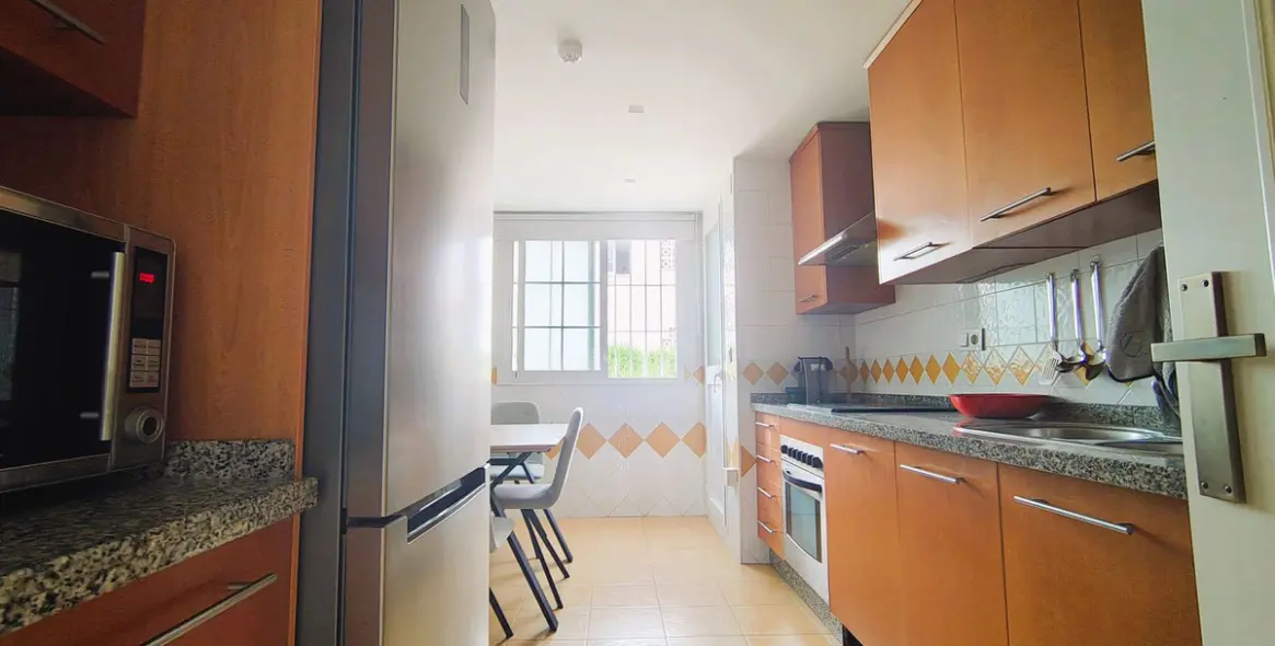 Sale of middle floor apartment in Río Real 16