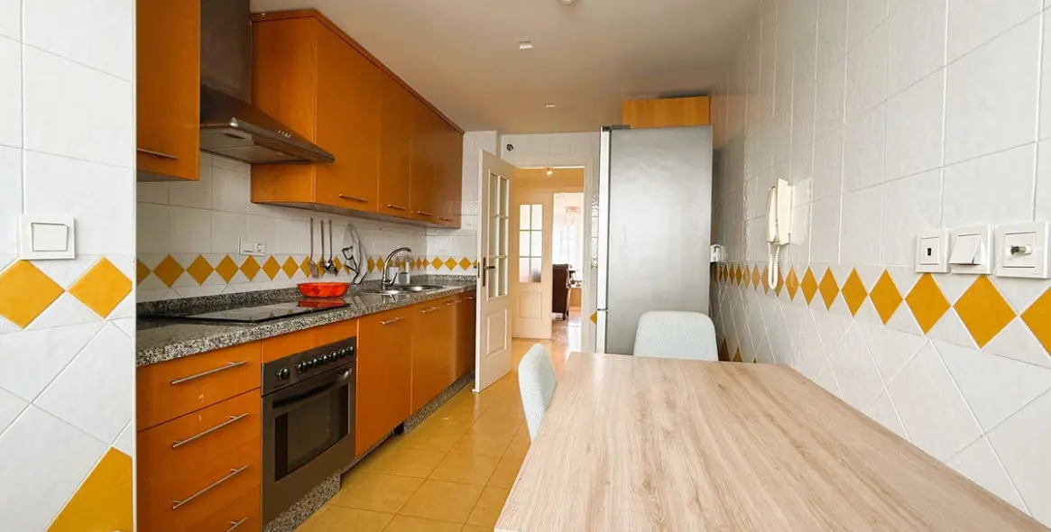 Sale of middle floor apartment in Río Real 18