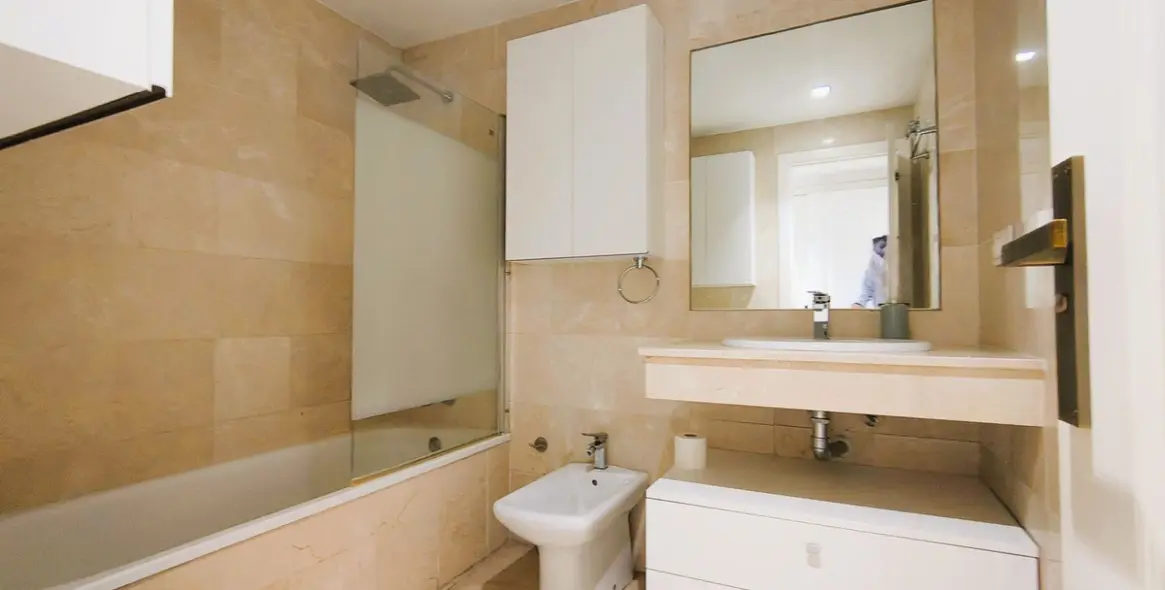 Sale of middle floor apartment in Río Real 22