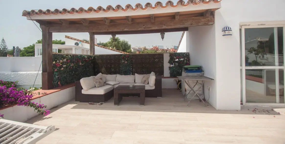 Sale of townhouse in Estepona 10