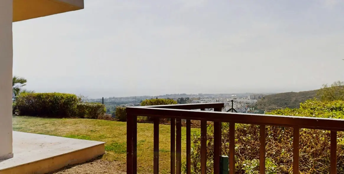 Venta de apartamento en planta baja en El Paraiso 15