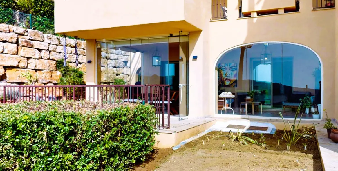 Venta de apartamento en planta baja en El Paraiso 16