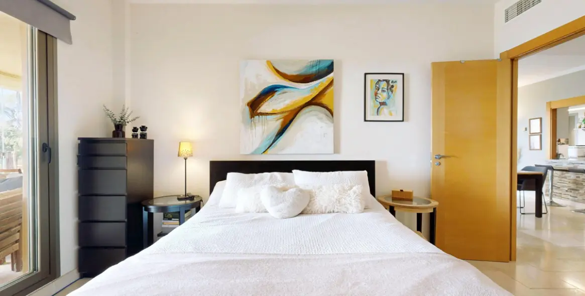 Sale of ground floor apartment in Benahavís 26