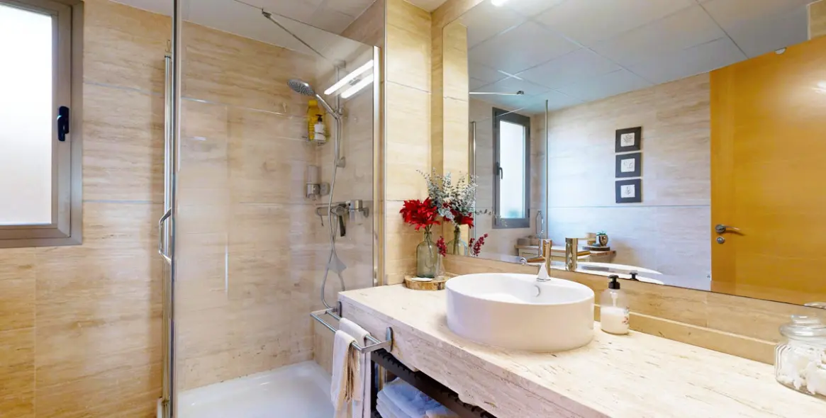 Sale of ground floor apartment in Benahavís 32