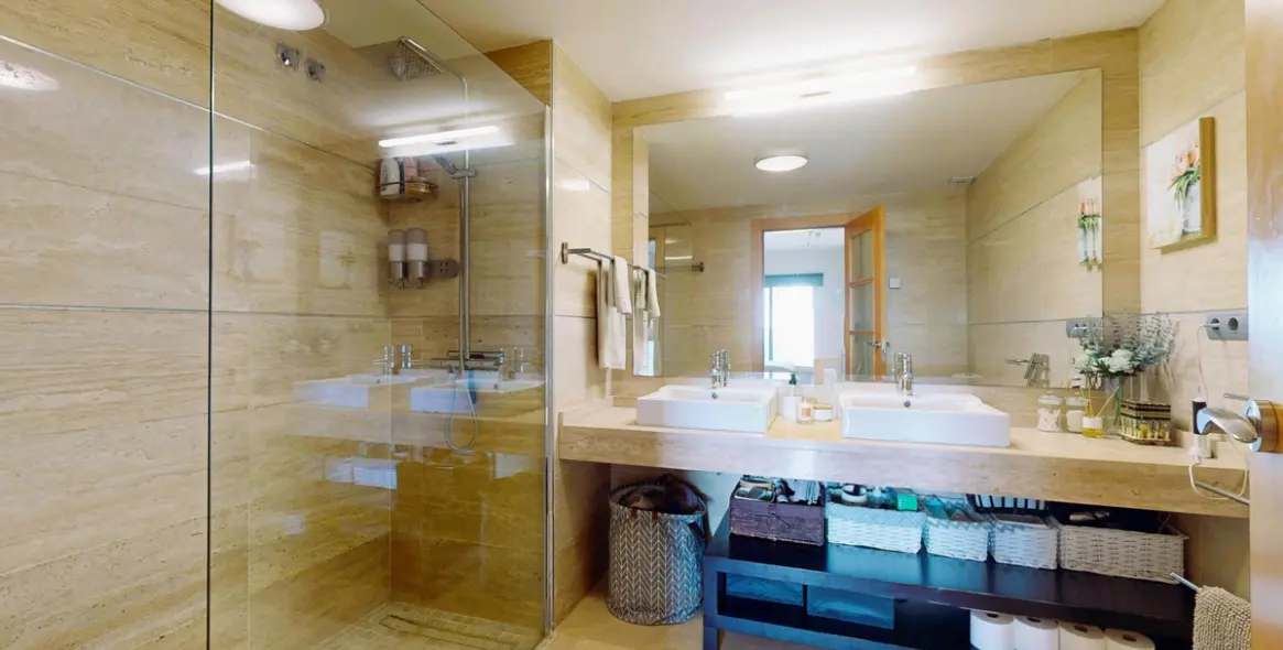 Sale of ground floor apartment in Benahavís 33