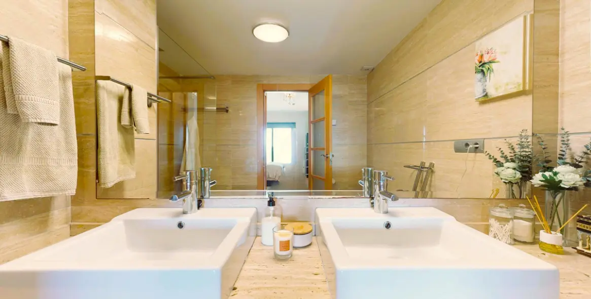 Sale of ground floor apartment in Benahavís 34