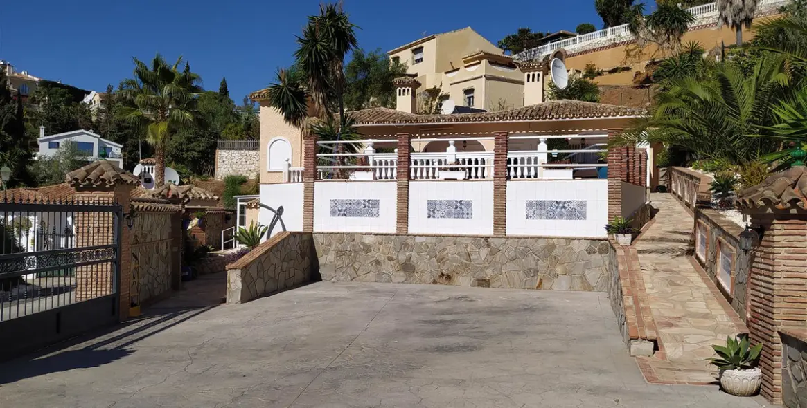 Продажа  отдельно стоящей виллы в Campo Mijas 44