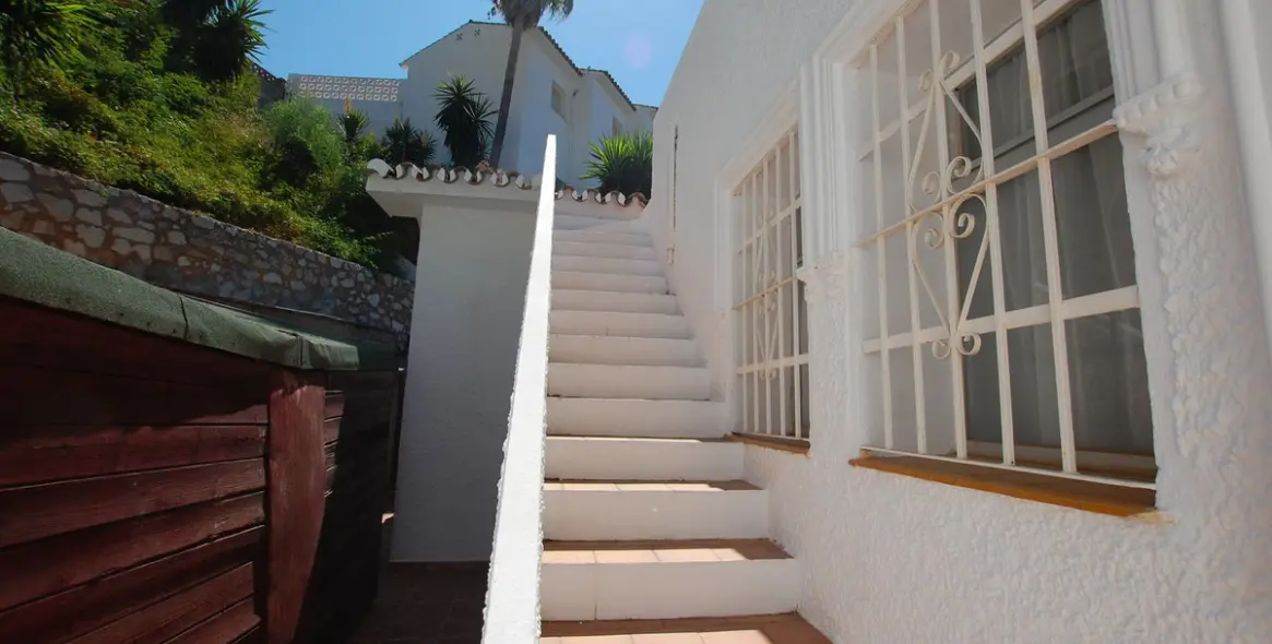 Продажа  отдельно стоящей виллы в Campo Mijas 46