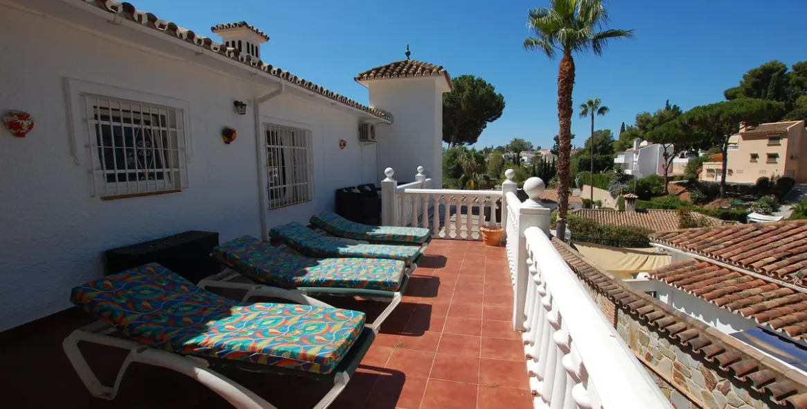 Продажа  отдельно стоящей виллы в Campo Mijas 50