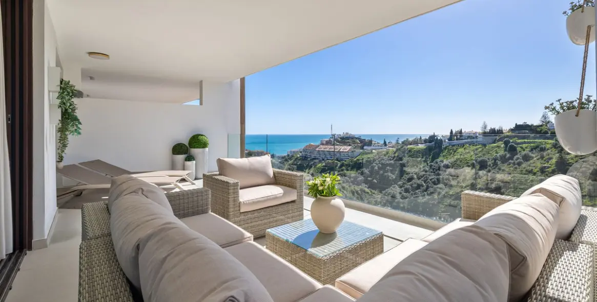 Sale of middle floor apartment in Fuengirola 2