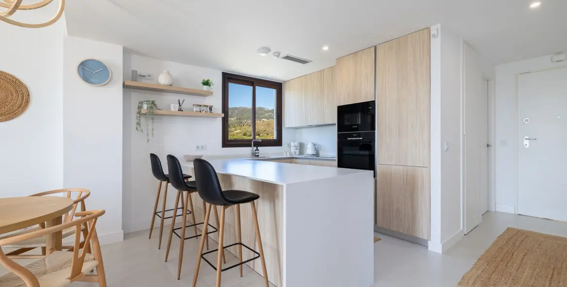 Sale of middle floor apartment in Fuengirola 6