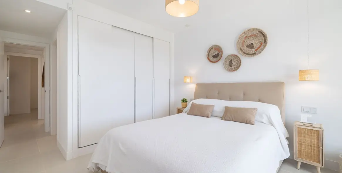 Sale of middle floor apartment in Fuengirola 12