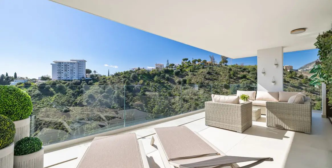 Sale of middle floor apartment in Fuengirola 14