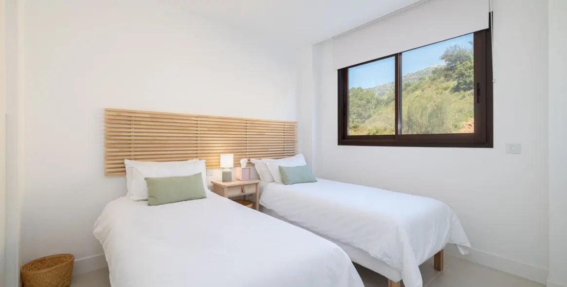 Sale of middle floor apartment in Fuengirola 16